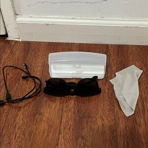 XO-branded Bluetooth smart glasses